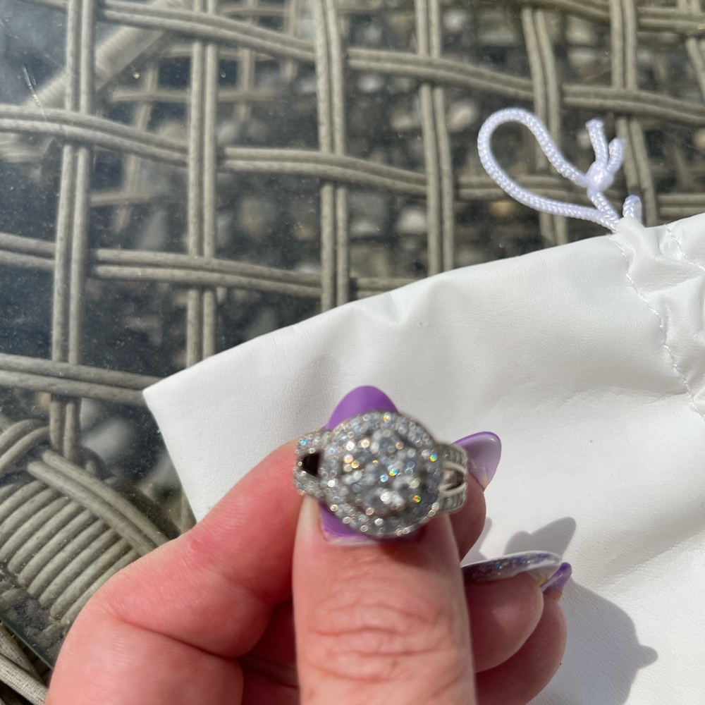2 karat elegant ladies engagement ring - Picture 6 of 9